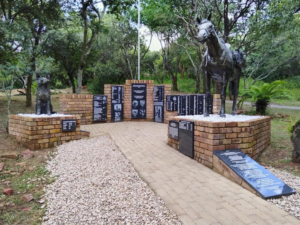 Memorial Wall for Four-Legged Soldiers Unveiled at Monument