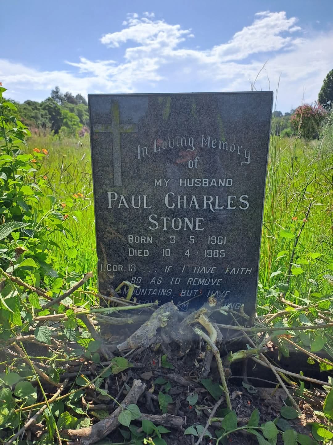 A grave stone in a field
AI-generated content may be incorrect.