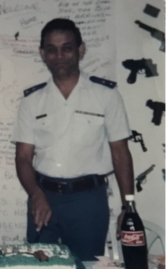 A person in a uniform
AI-generated content may be incorrect.